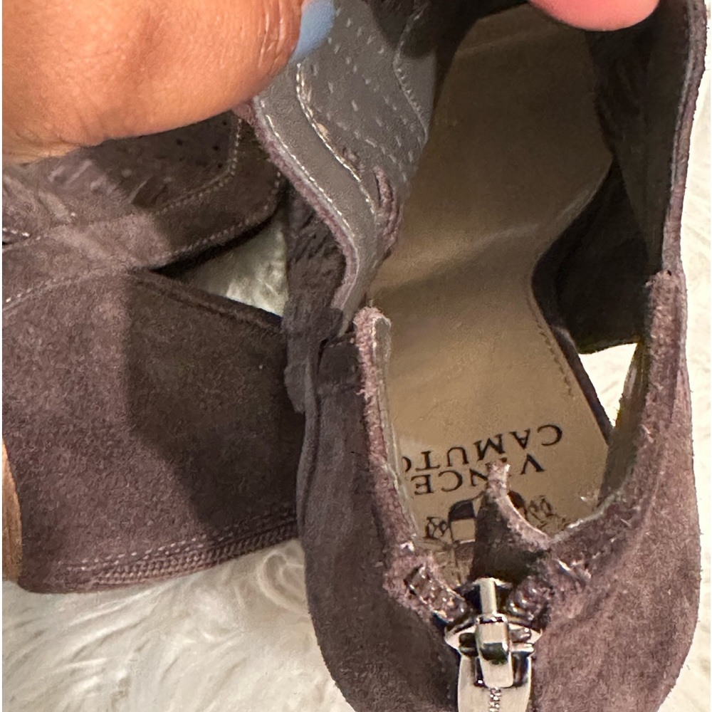 Vince Camuto Ebelin Suede
Cone-Heel Shootie Dark Grey Size 9.5 - Picture 8 of 8